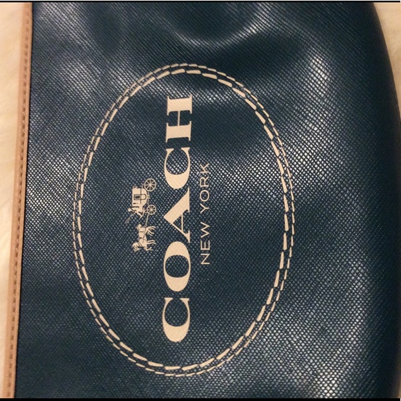 New Coach Logo Green Saffiano Leather Bag Wristlet Authentic - Picture 3 of 10